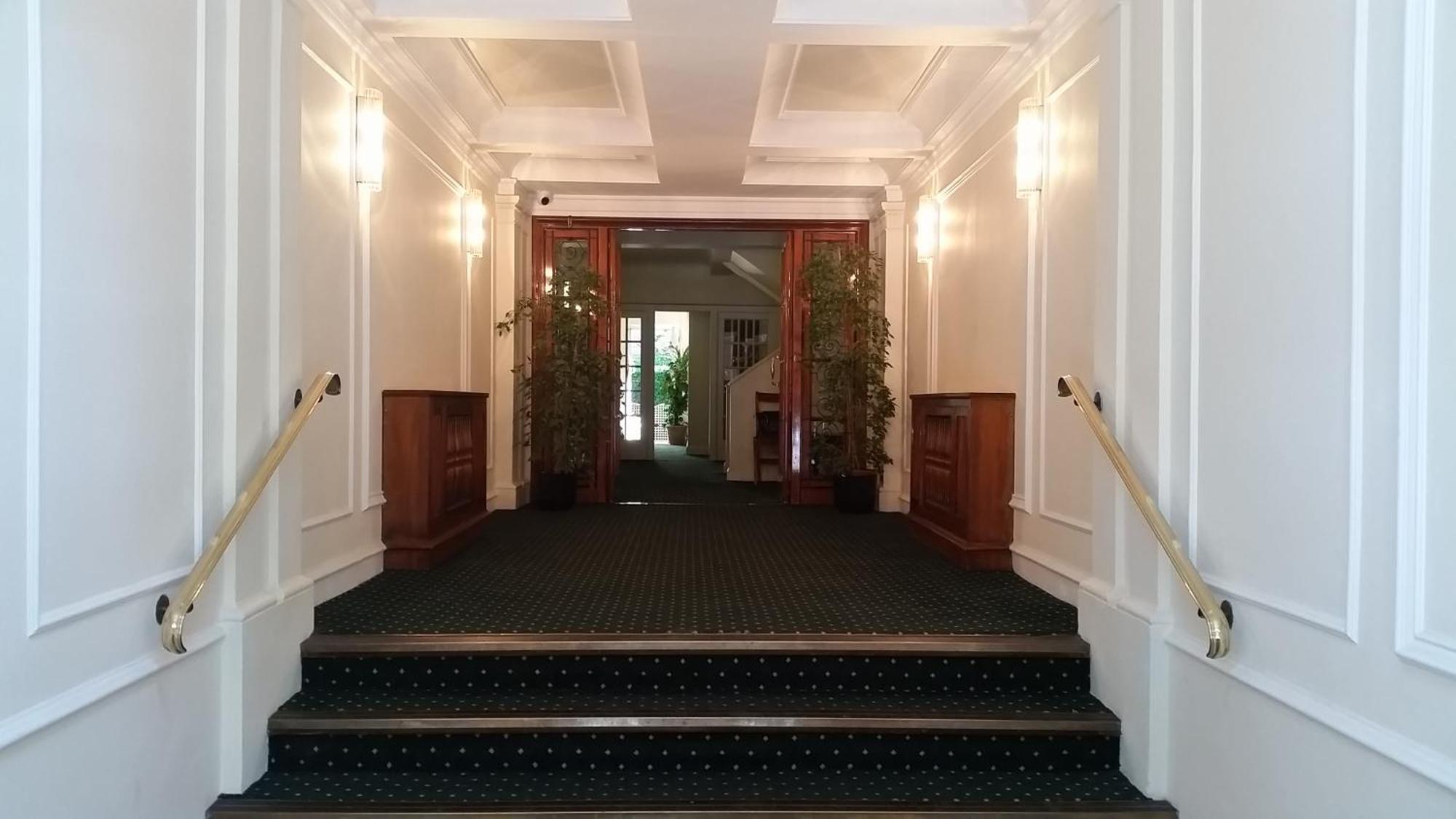 Pelham Court Apartments 런던 외부 사진