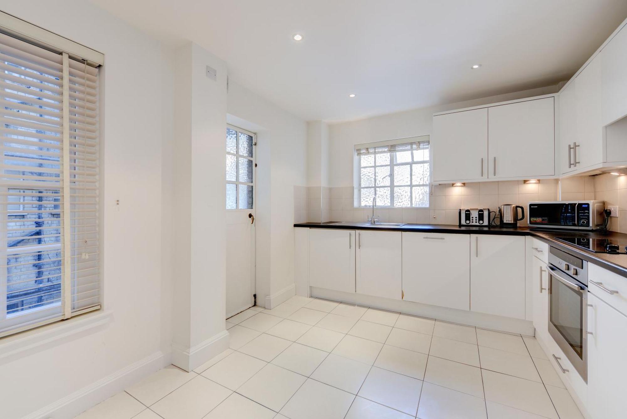 Pelham Court Apartments 런던 외부 사진