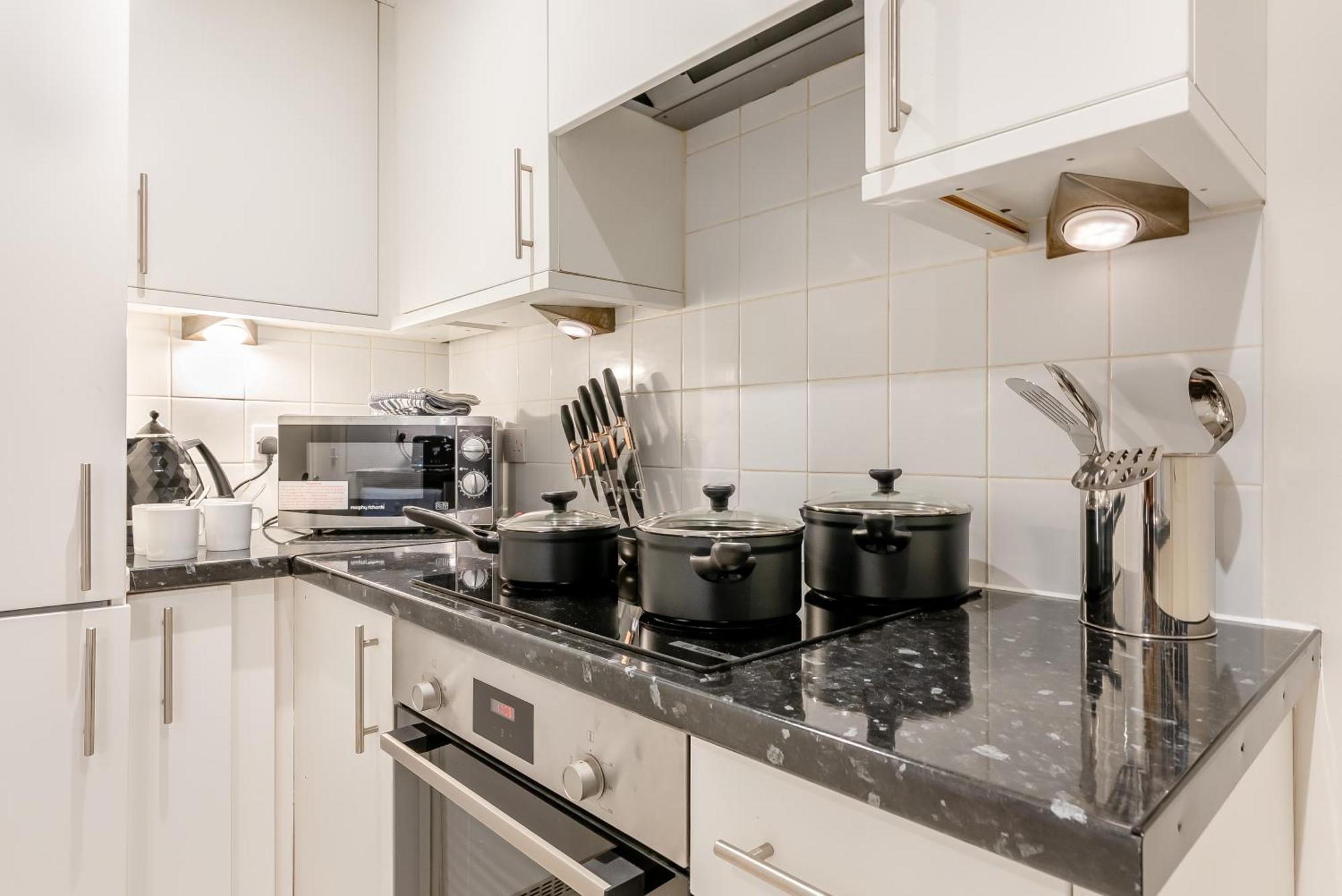 Pelham Court Apartments 런던 외부 사진